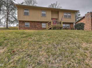 2109 Pinebrook Dr, Kingsport, TN 37660