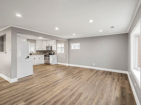 3rd image of 127 Blackhawk Dr