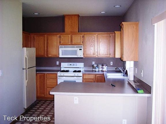 4th image of 579 47th Ave SE