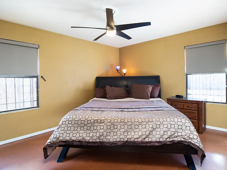 1327 E Pierce St — Photo 8