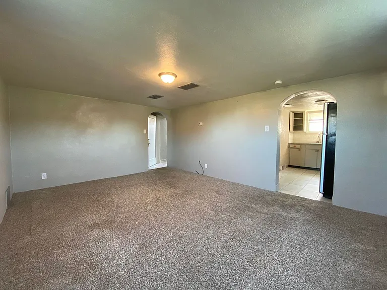 1002-B100 Everett St — Photo 4