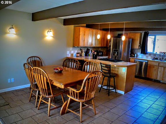 5th image of 300 SE 95th Ave
