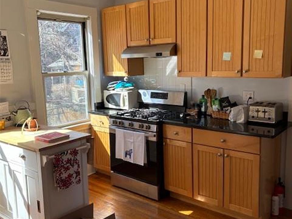 1st image of 35 Buena Vista Park