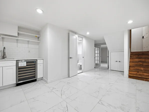 136 Cornelia Street image 13 of 17