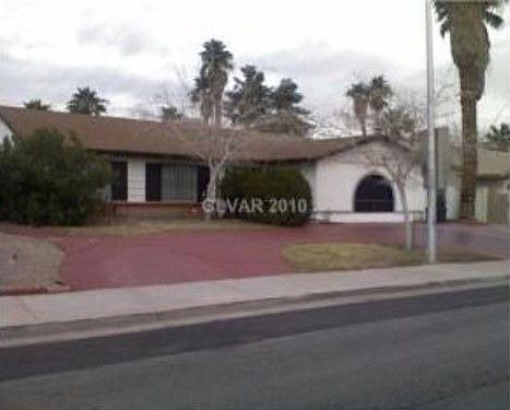 2nd image of 3049 S Mojave Rd