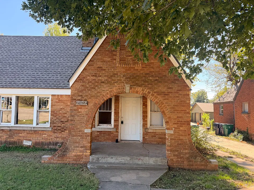 2402 NW 12th St