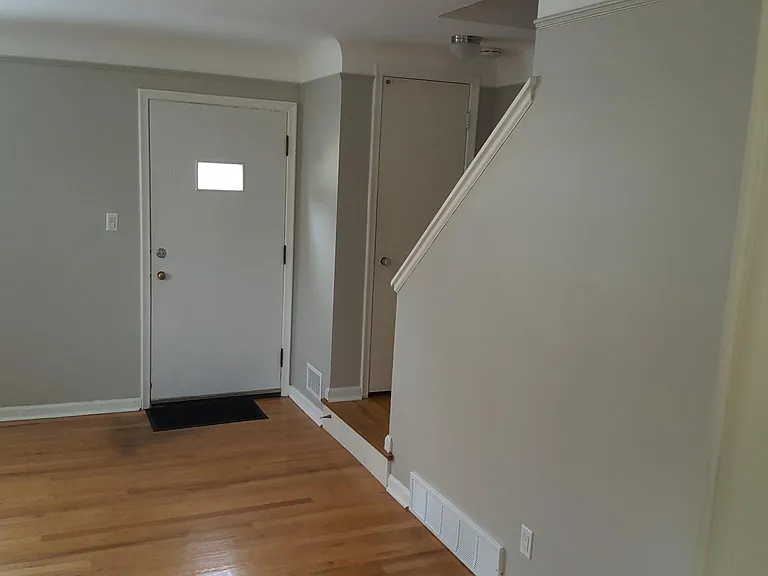 320 Parkview Dr — Photo 4