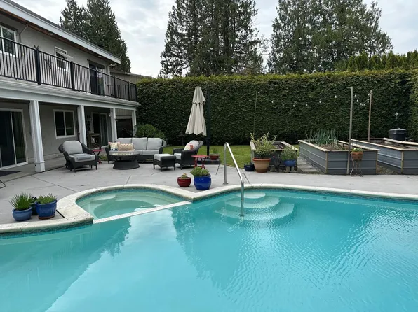 1015 51a St, Delta, BC V4M 2X9