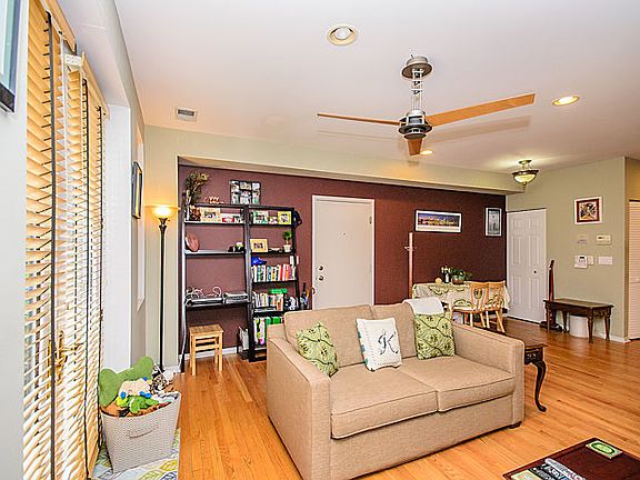 4th image of 844 W Diversey Pkwy APT 1E