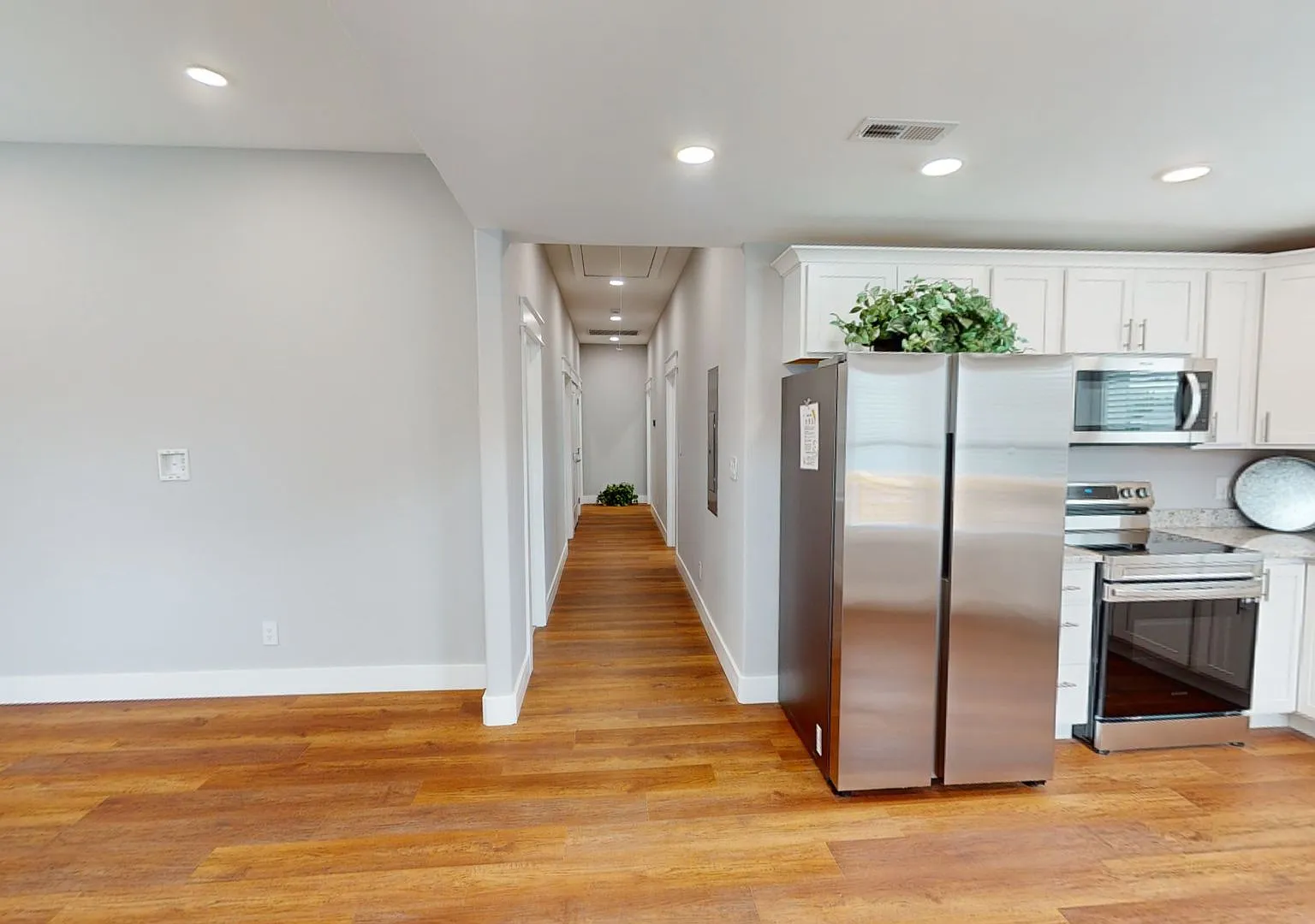 Waitlist for Aug2027Jul2028 Now Open! | 4BR in Fort Sanders | Walk to UTK — Photo 4