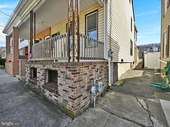 4th image of 2047 W Market St