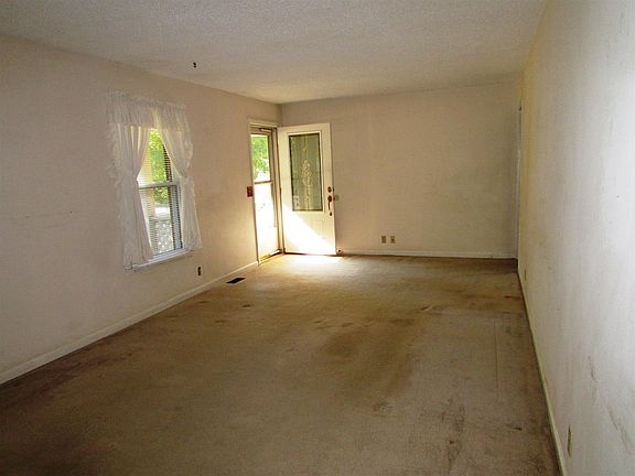 3rd image of 407 Highland Dr