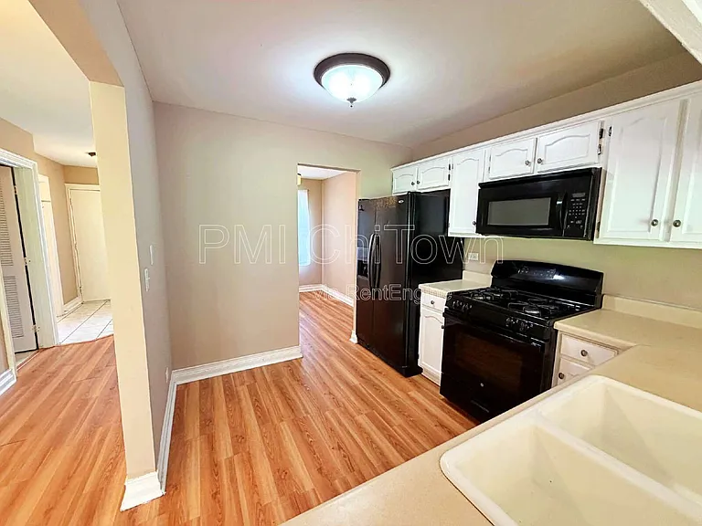 262 Greensboro Ct — Photo 8