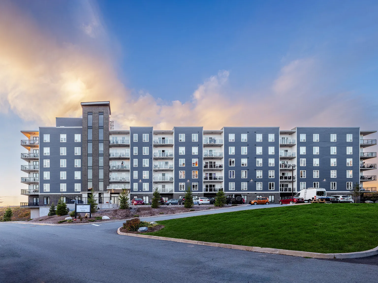 The Ashton Apartments — Photo 2