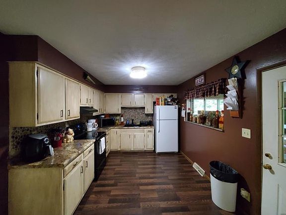 3rd image of 23 Woodland Dr
