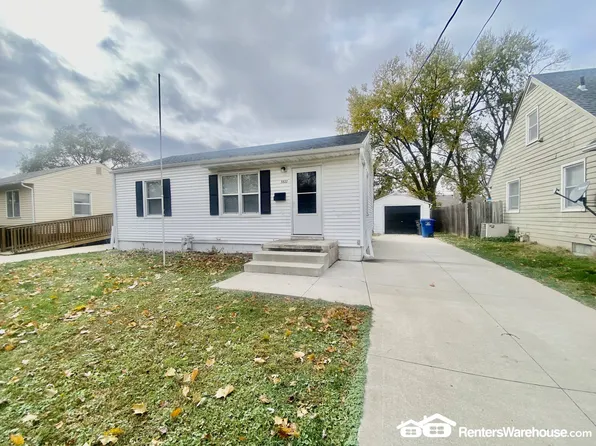 3822 52nd St, Des Moines, IA 50310