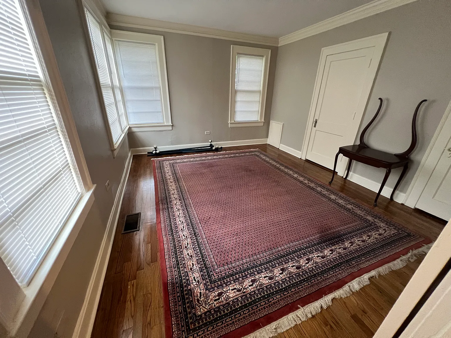 3 bed, $1,400 — Photo 3