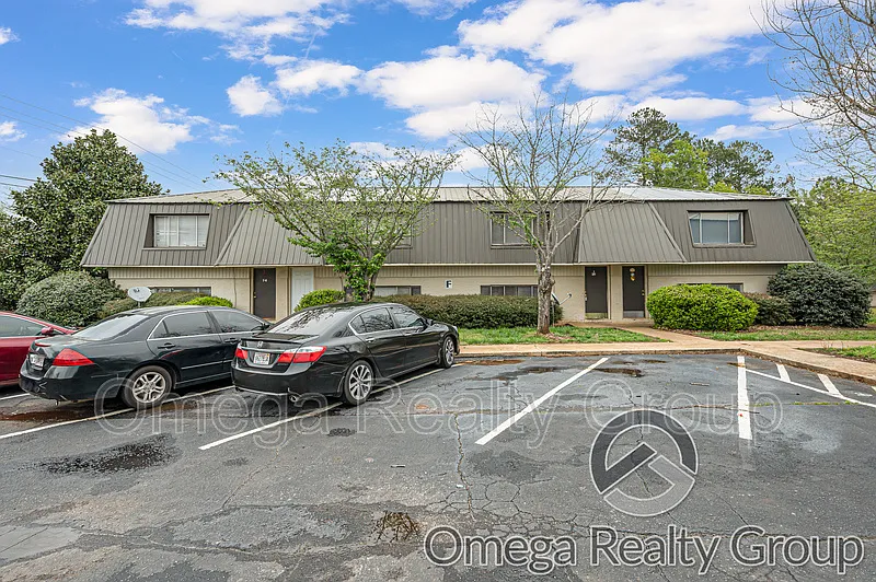 2 bed, 1.0 bath, 900 sqft, $650 — Photo 2