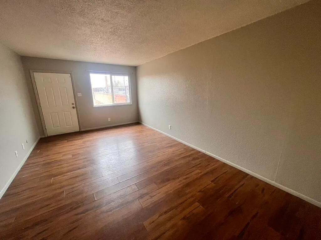 2 bed, 1.0 bath, 780 sqft, $1,099 — Photo 3