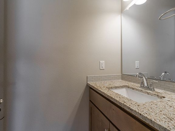 5th image of 6009 NE 105th Ave Unit B