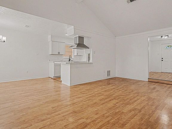 4th image of 4523 Hemlock Dr