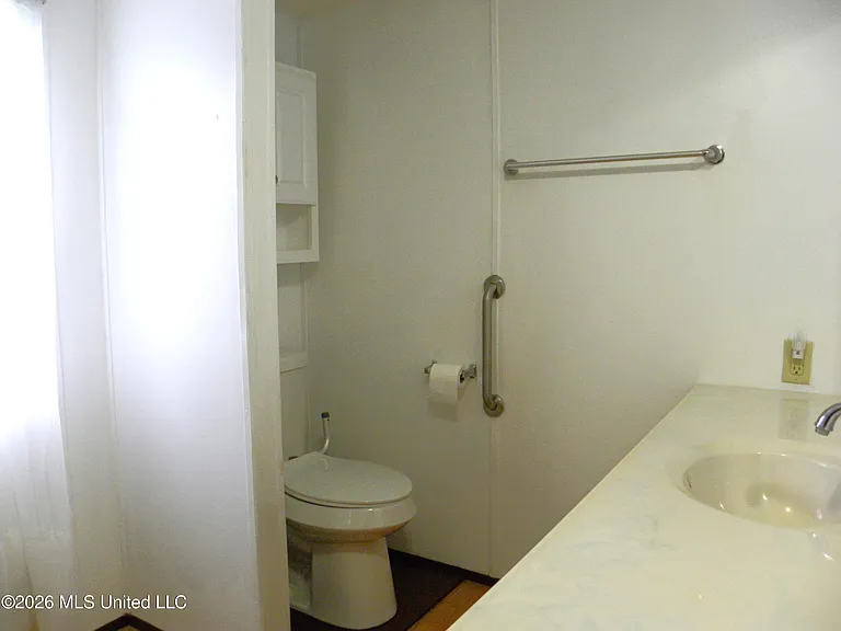 18265 Robin Oaks Dr — Photo 20