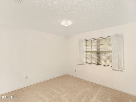 4th image of 5319 SECLUDED OAKS Lane