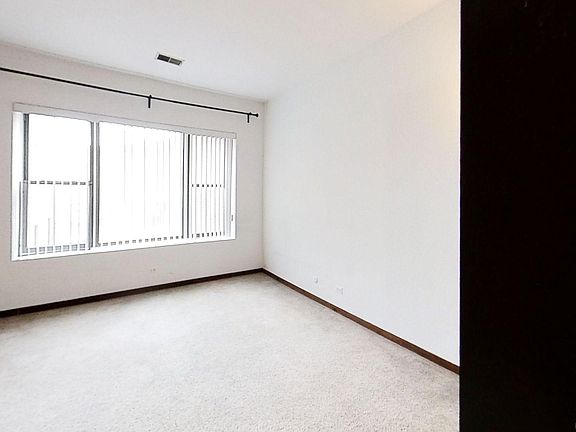 4th image of 3537 N Southport Ave #1S