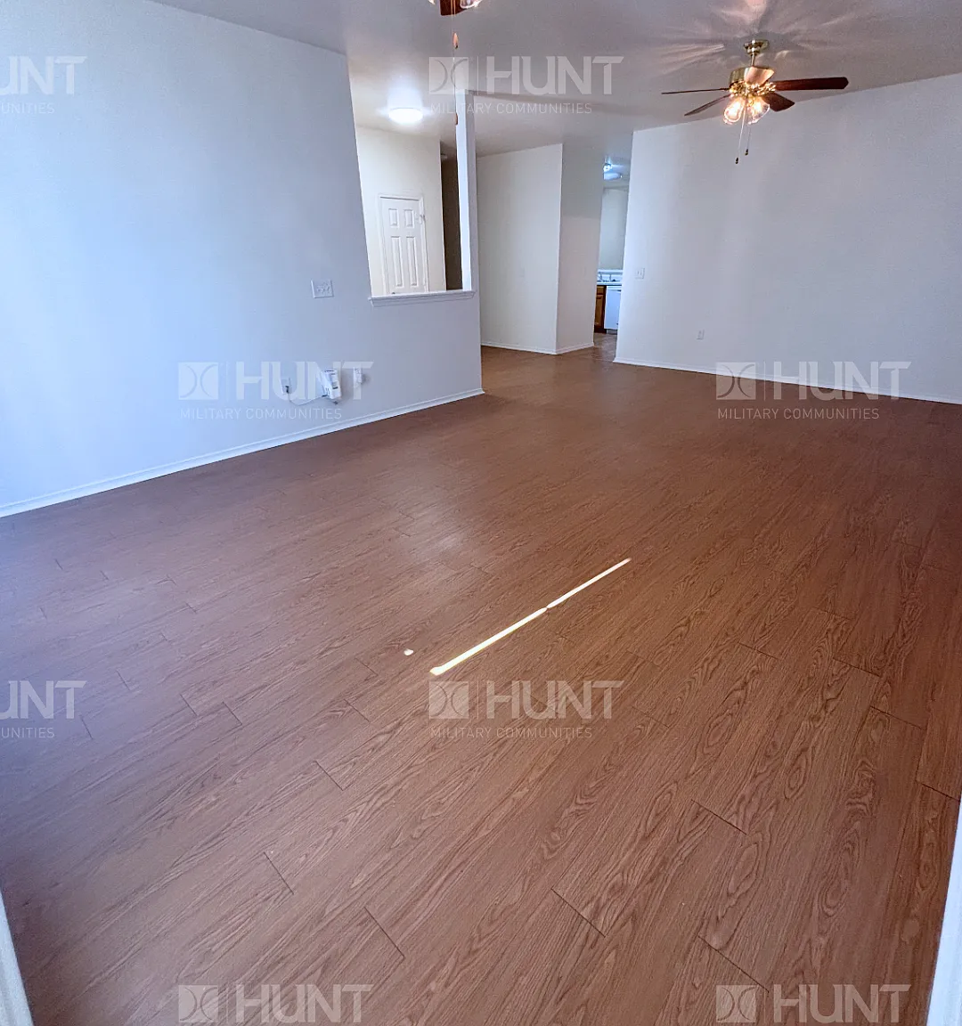 3 bed, 2.5 bath, 1890 sqft, $2,050 — Photo 2