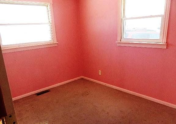 3rd image of 4732 Dayton Ct