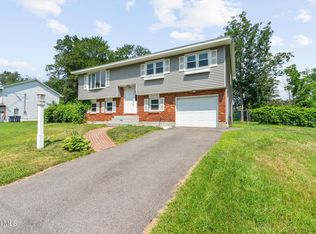 11 Saint Thomas Ln, Schenectady, NY 12304