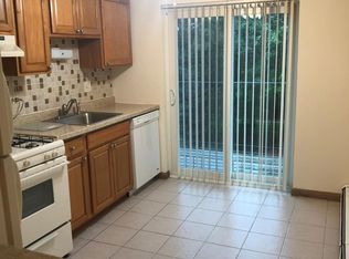 374 Inland Dr APT 3B, Wheeling, IL 60090