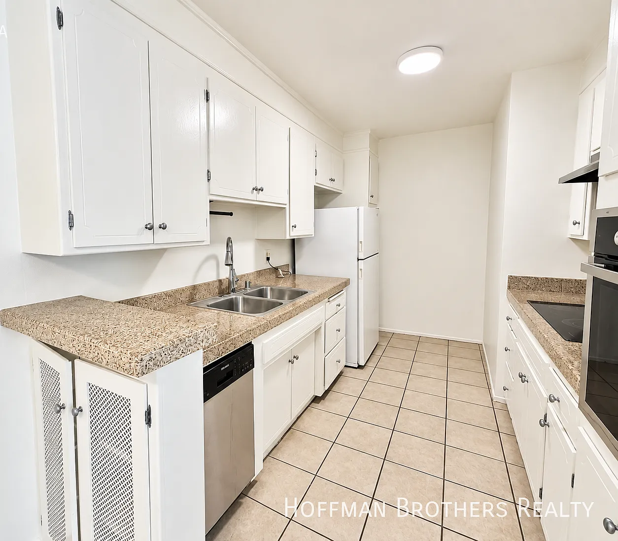 919 N Alfred St — Photo 2