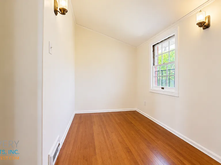 202 Kenyon Ave — Photo 52