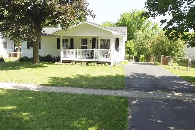412 Power St photo 1