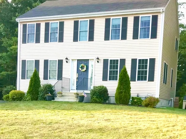 961 Dighton Woods Cir, Dighton, MA 02715