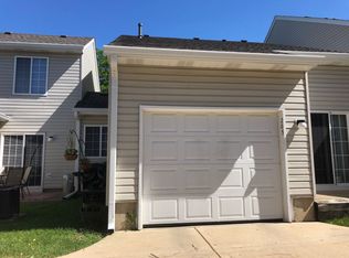 205 E Victoria Cir, North Aurora, IL 60542