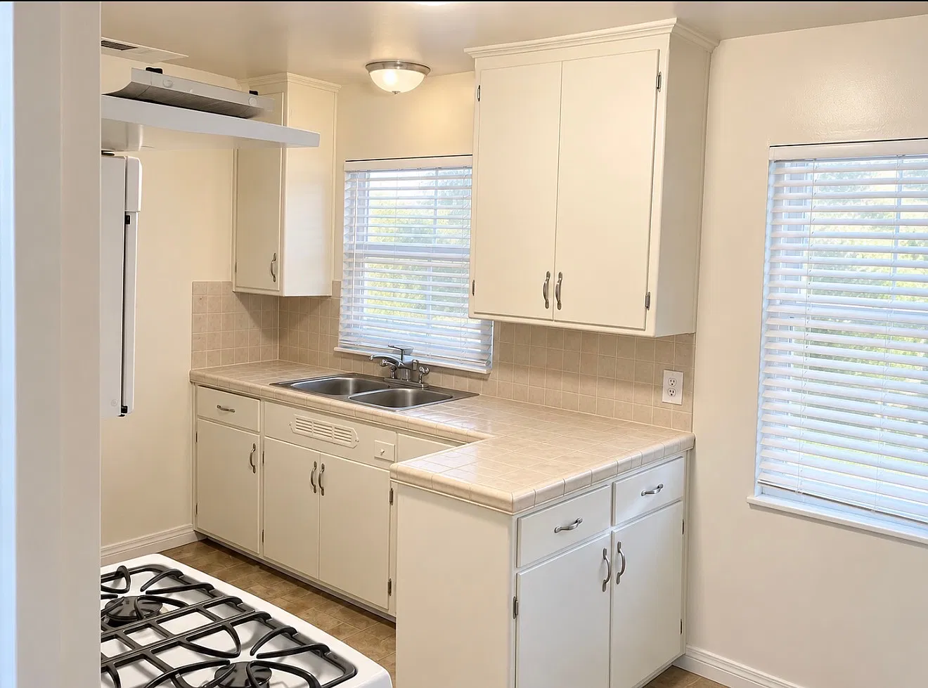 2 bed, 1200 sqft, $2,050 — Photo 4