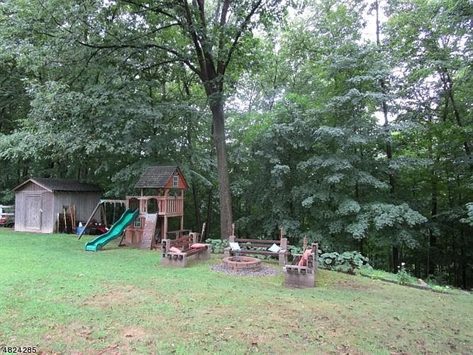1st image of 11 Hemlock Dr