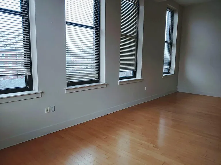 Helix Realty- The Original SOHO LOFTS — Photo 56