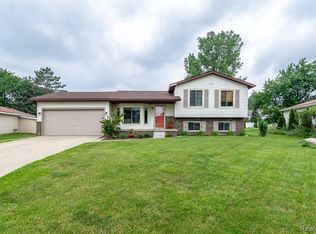 9364 Elaine Dr, Swartz Creek, MI 48473