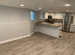 1231 W Addison St, Chicago, IL 60613