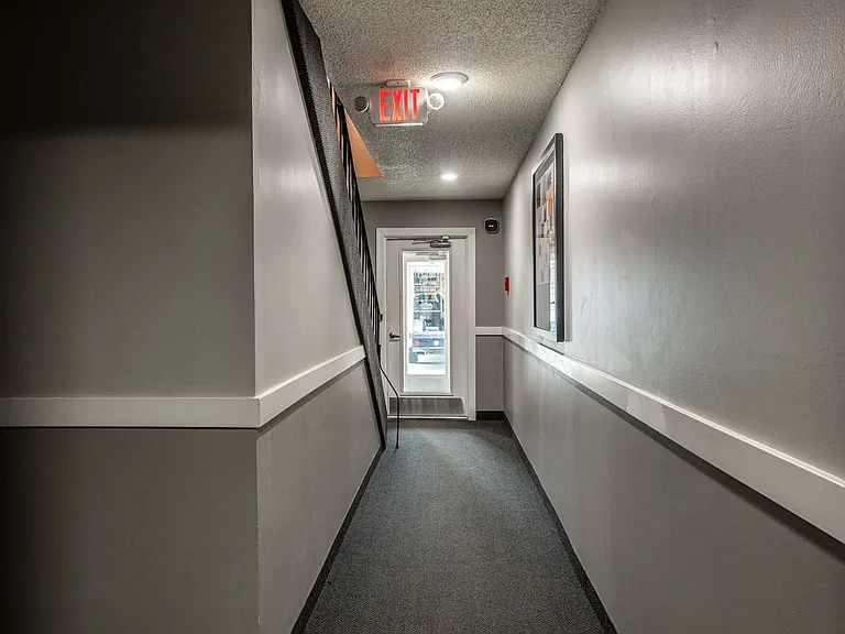 Pointe Apartments — Photo 10