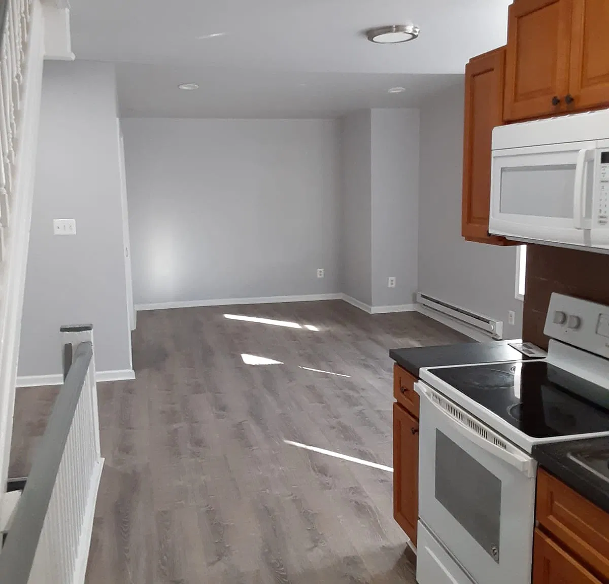 3 bed, 1.5 bath, $1,450 — Photo 2