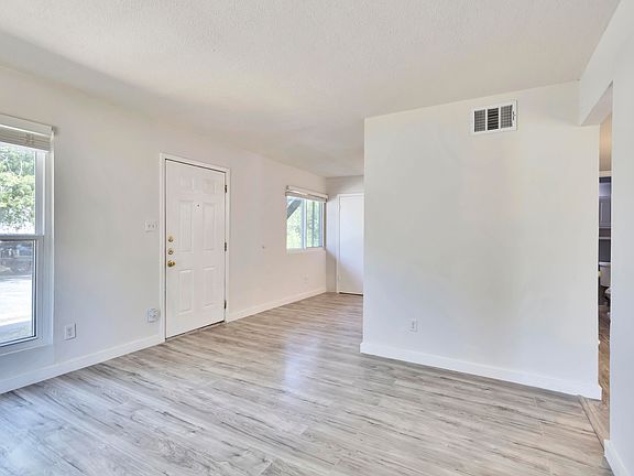 5th image of 3462 Willowrun Dr APT C