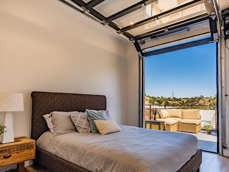 6810 Cahuenga Park Trl — Photo 11
