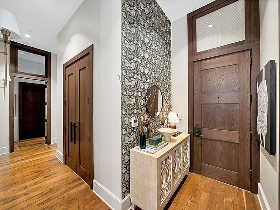 5th image of 520 W 45th St #2D