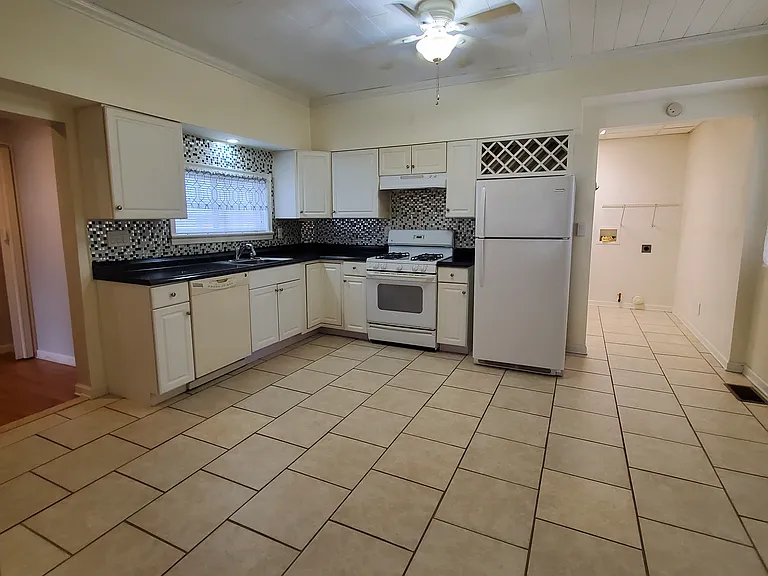 302 Oakland Ave — Photo 6