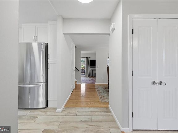 3rd image of 11860 S Lakes Ct