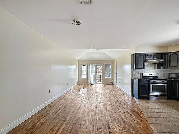 3rd image of 76 Dales Ave